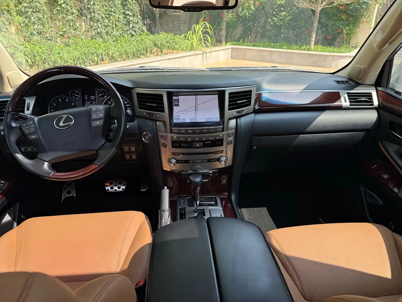 Фото 6 - Lexus LX