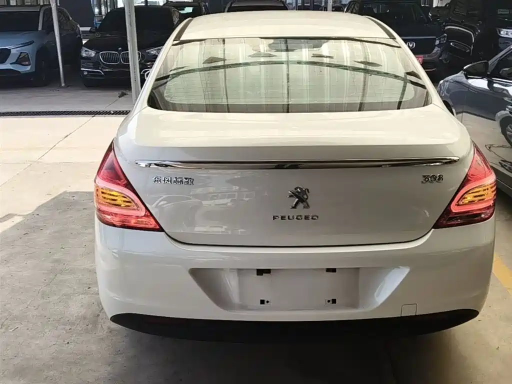 Peugeot 308 2014 Model Joy Edition Classic 1.6L Automatic Superior Style фото 6