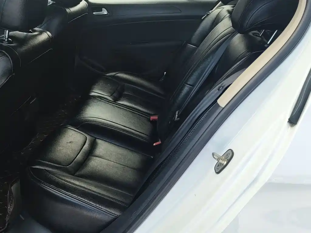 Peugeot 308 2014 Model Joy Edition Classic 1.6L Automatic Superior Style фото 17