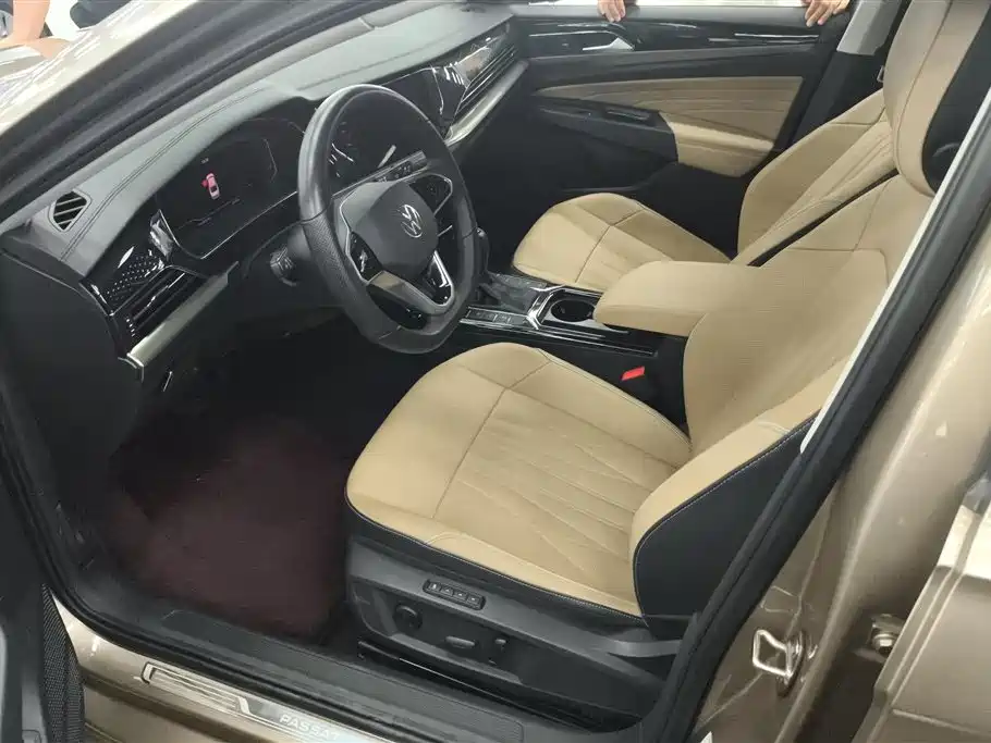 Volkswagen Passat 2022 380TSI Luxury Edition фото 9