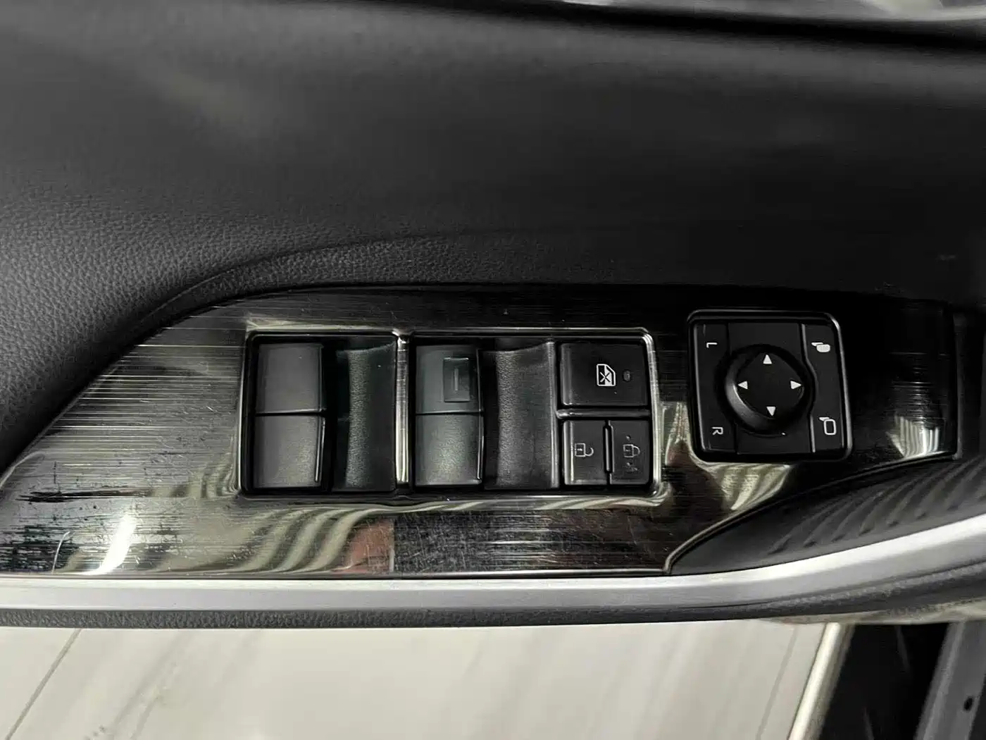 Toyota RAV4 Rongfang 2020 Hybrid 2.5L E-CVT 4WD Elite PLUS фото 12