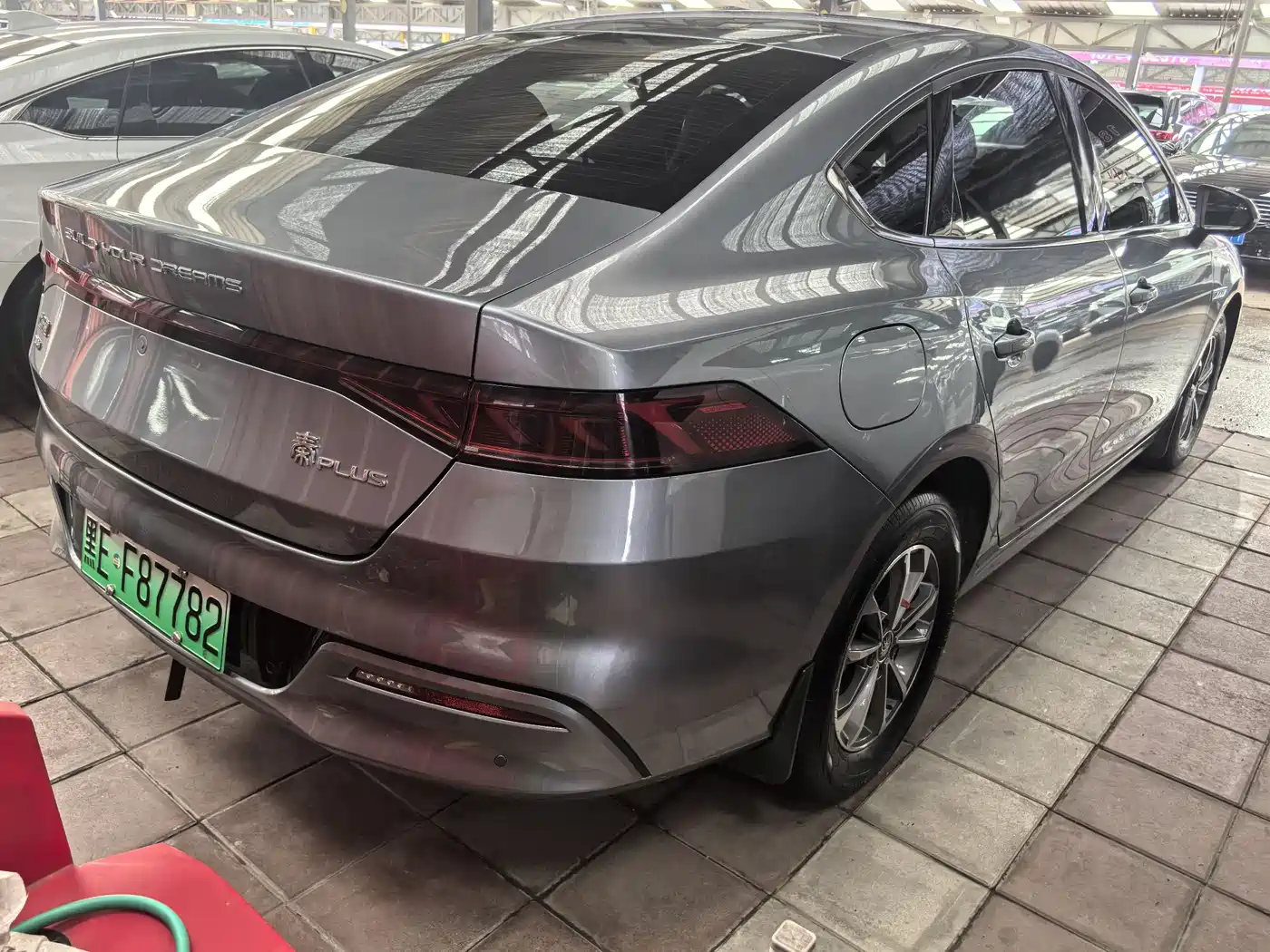 BYD Qin PLUS 2024 Glory Edition DM-i 55KM Leading фото 3