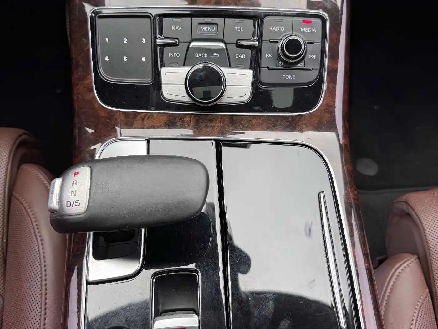 Photo 13 - Audi A8
