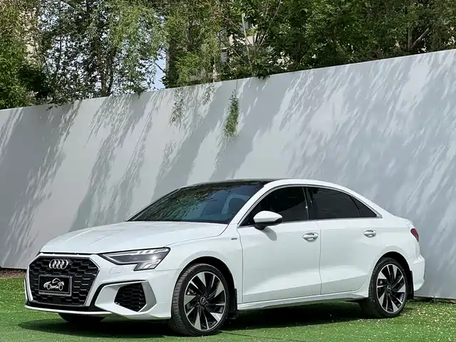 Audi A3 A3L Limousine 35 TFSI, Стиль Спорт