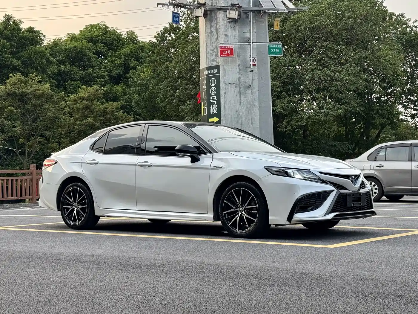 Фото 9 - Toyota Camry