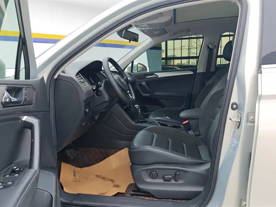 Volkswagen Tiguan L 2019 Facelift 330TSI Auto 2WD Panorama Comfort China VI фото 9