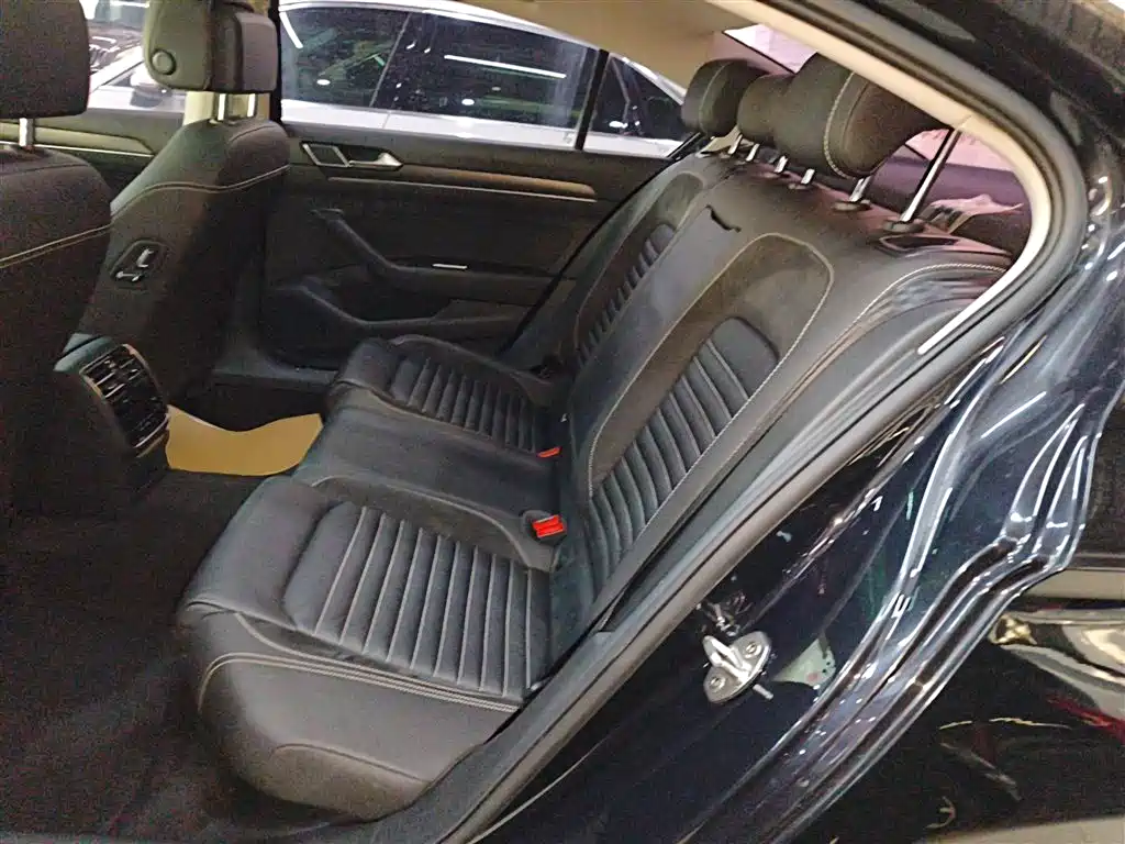 Volkswagen Magotan 2020 330TSI DSG Leading фото 13