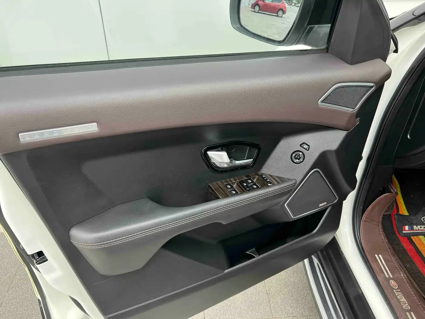 Landwind X7 2016 2015 2.0T Panoramic Flagship Edition