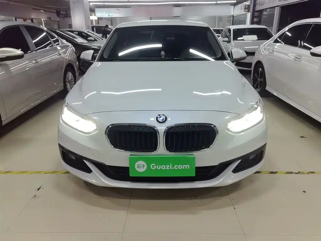BMW 1 Series 2019 118i Fashion Edition фото 3