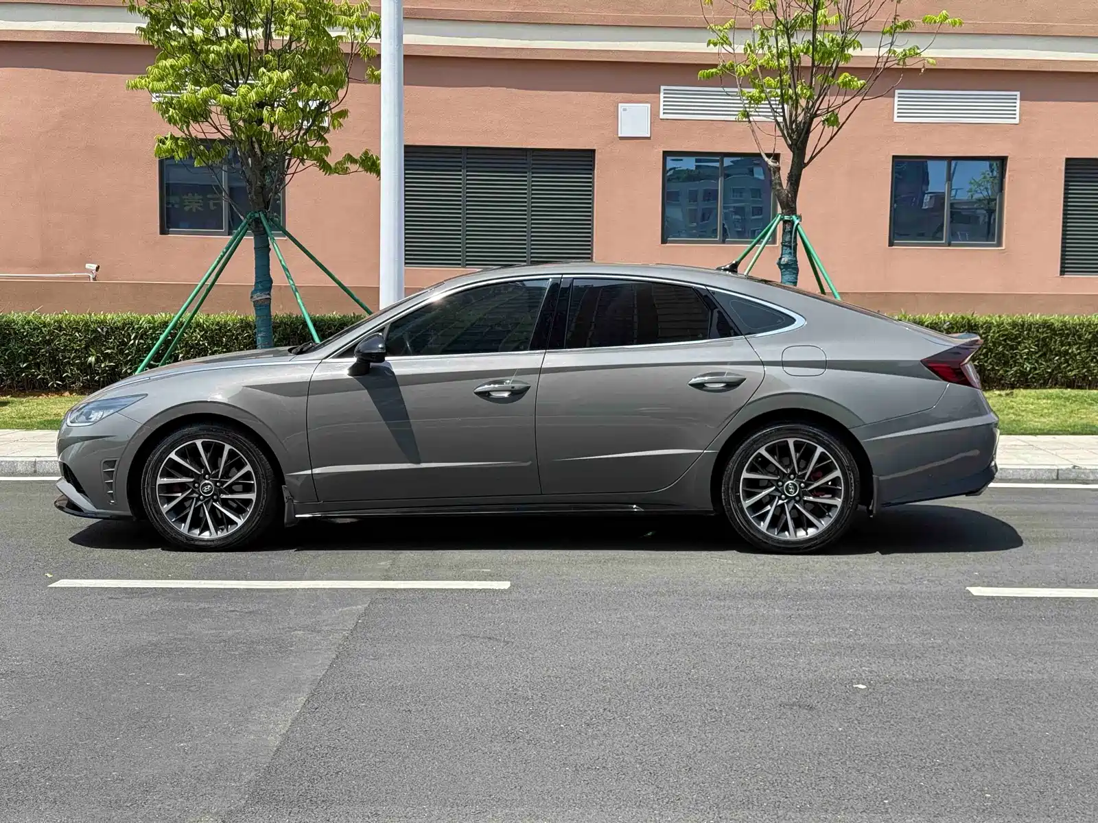 Фото 4 - Hyundai Sonata
