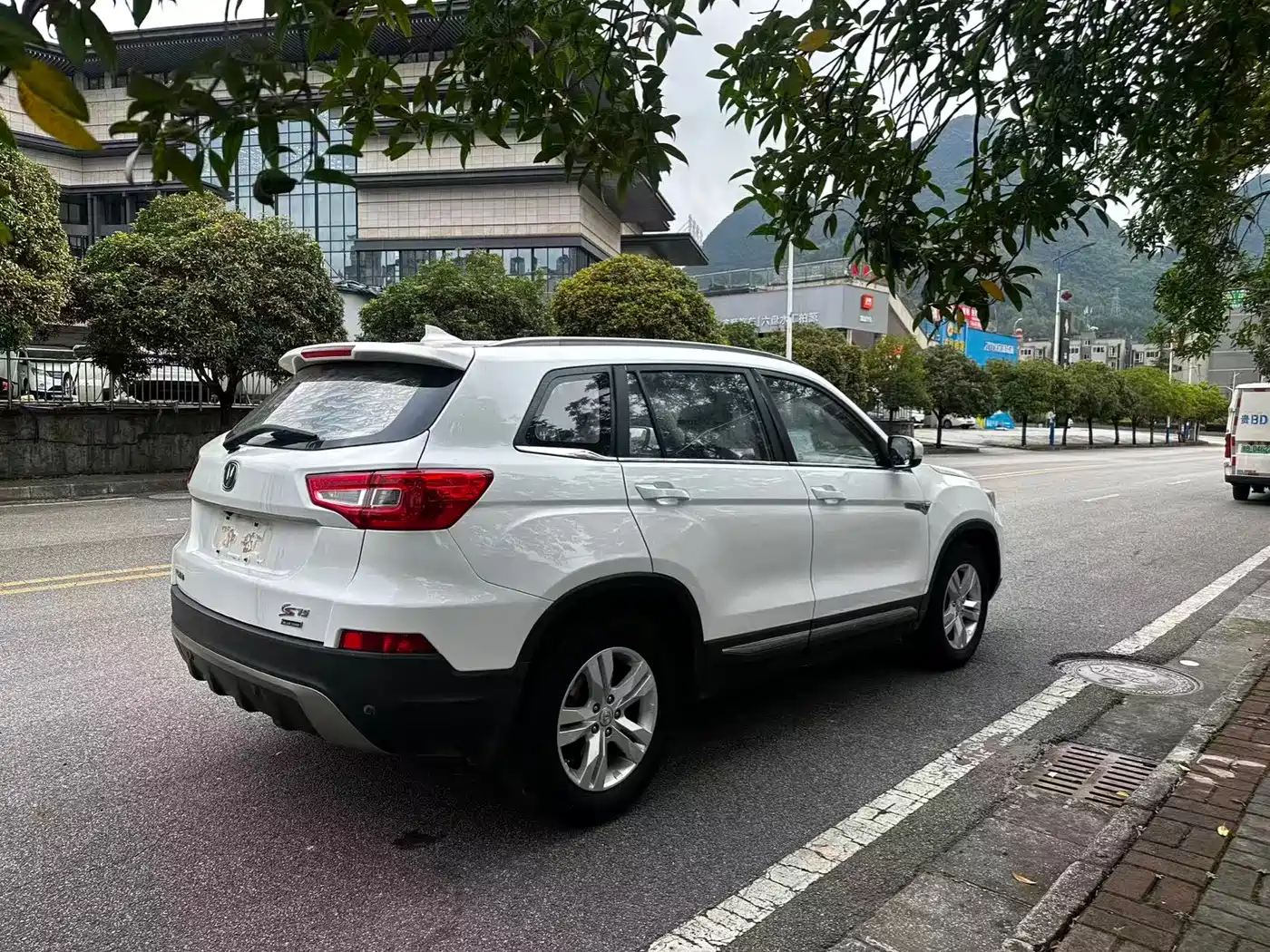 Фото 9 - Changan CS75