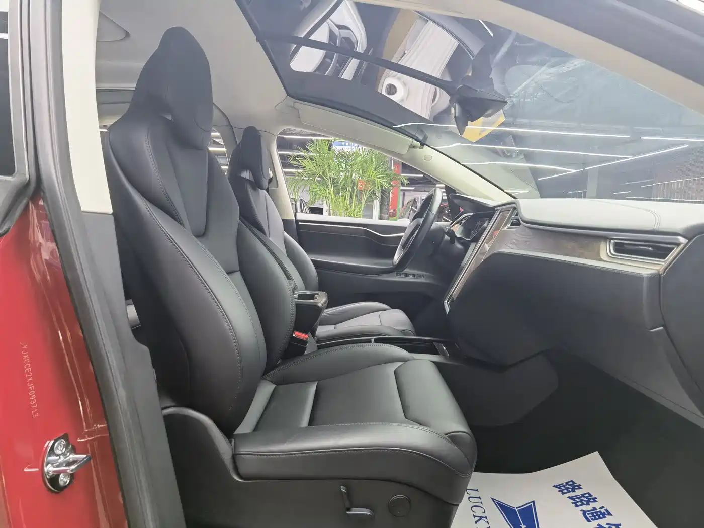 TESLA MODEL X