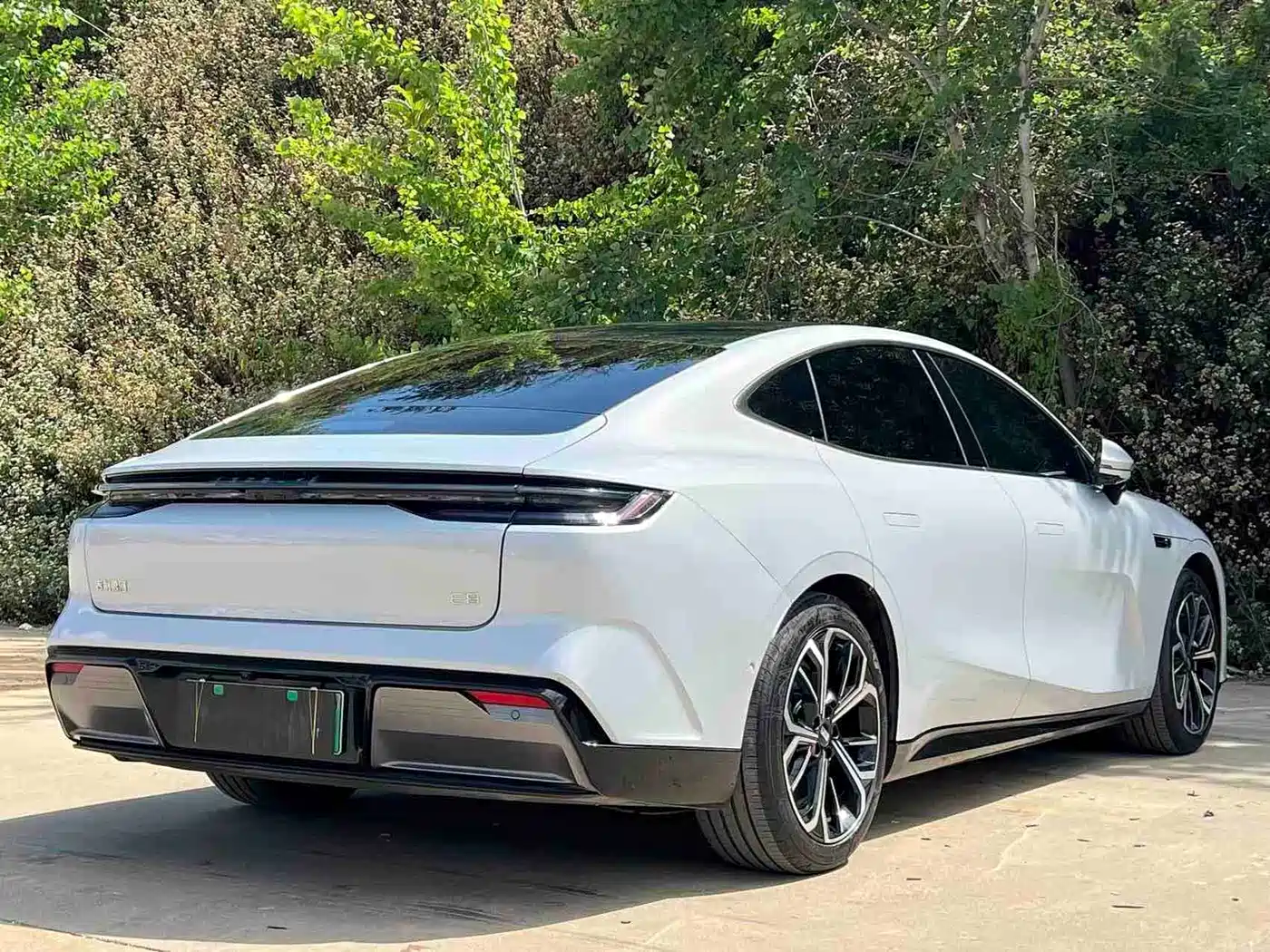 Geely Galaxy Galaxy E8 2025 700km Long Voyage Smart Drive Edition фото 9