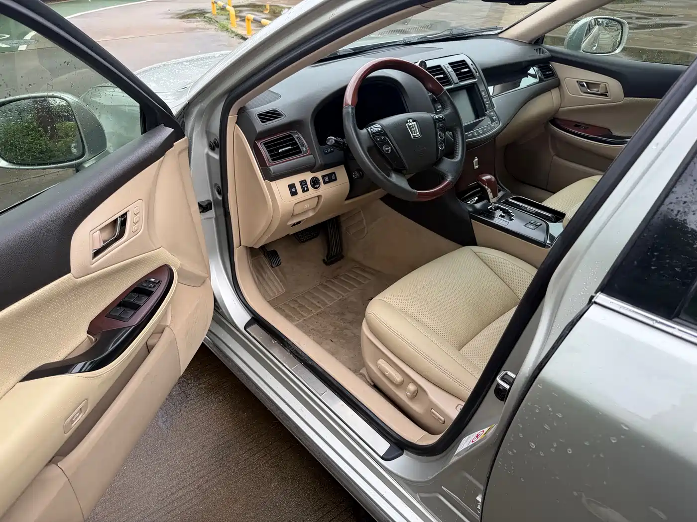 Фото 9 - Toyota Crown