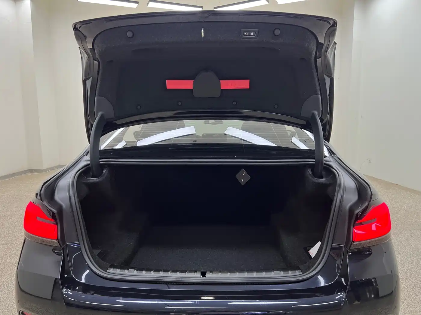 BMW 5 Series 2022 Facelift 530Li Leading M Sport Package фото 29