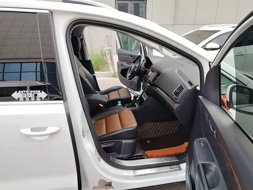 Volkswagen Sharan 2014 2.0TSI Comfort фото 25