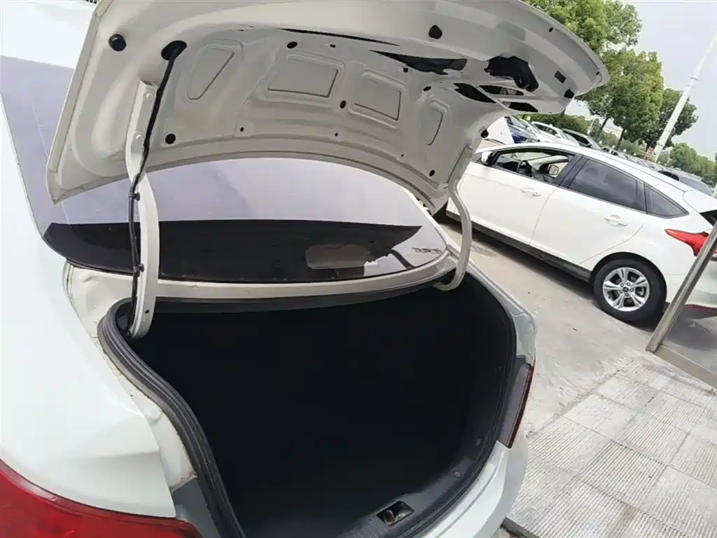 Hyundai Verna 2014 1.4L Automatic Smart GLS фото 19