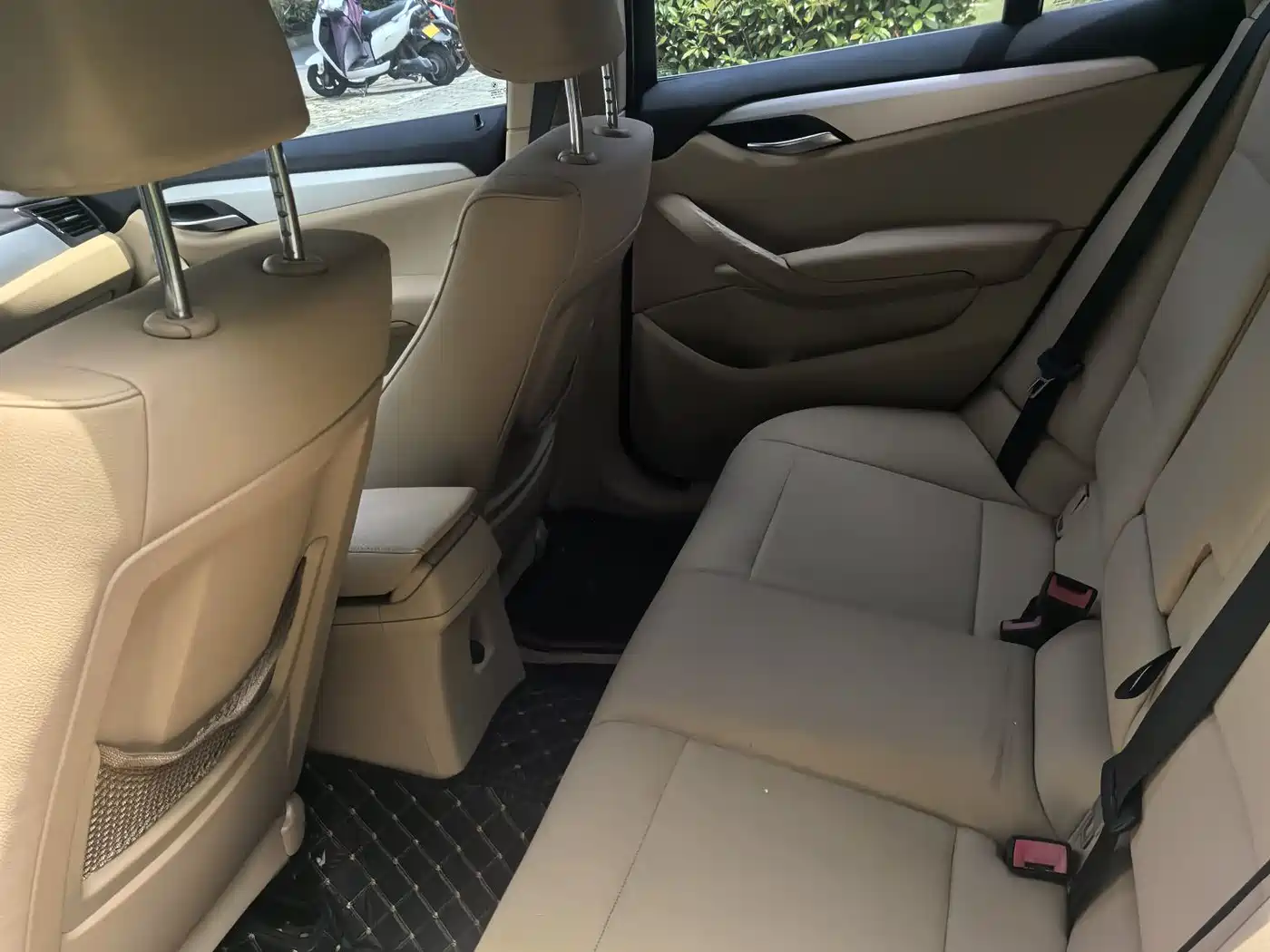 BMW X1 2012 sDrive18i Luxury Model фото 8