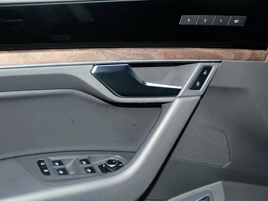 Volkswagen Touareg 2023 3.0TSI R-Line Classic Sports Package фото 27