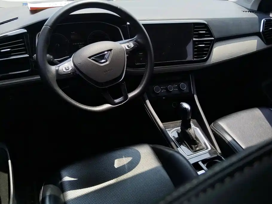 Photo 12 - Jetta VS5