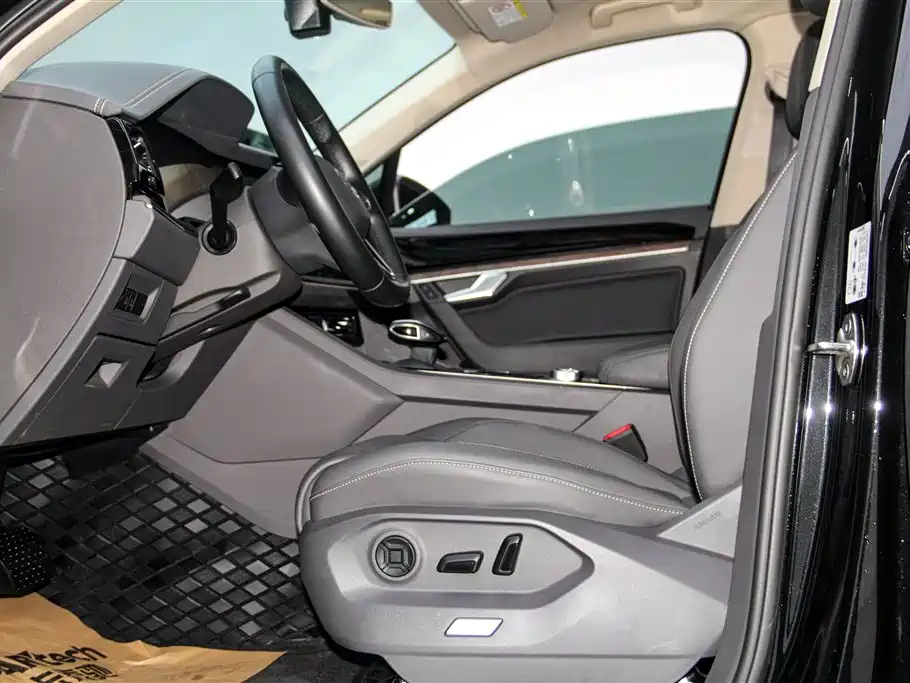 Volkswagen Touareg 2023 3.0TSI R-Line Classic Sports Package фото 23
