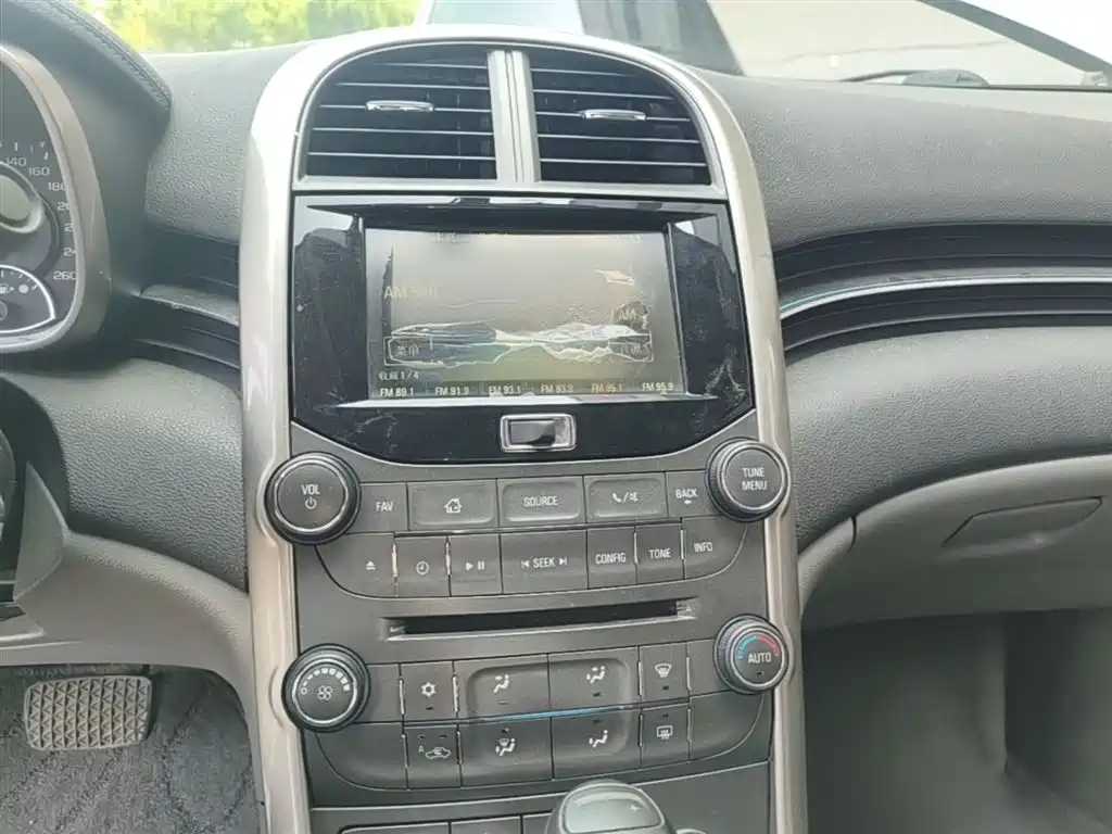 Chevrolet Malibu 2014 2.0L Automatic Luxury фото 13