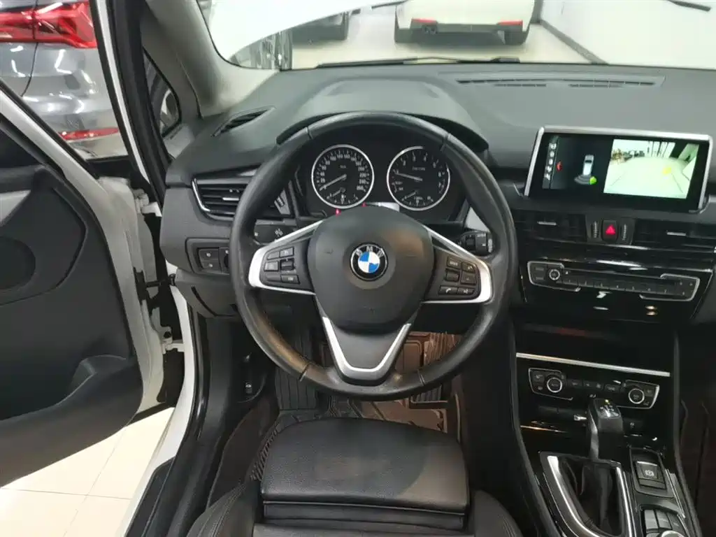 BMW 2 Series Touring 2016 220i Leading Model фото 11