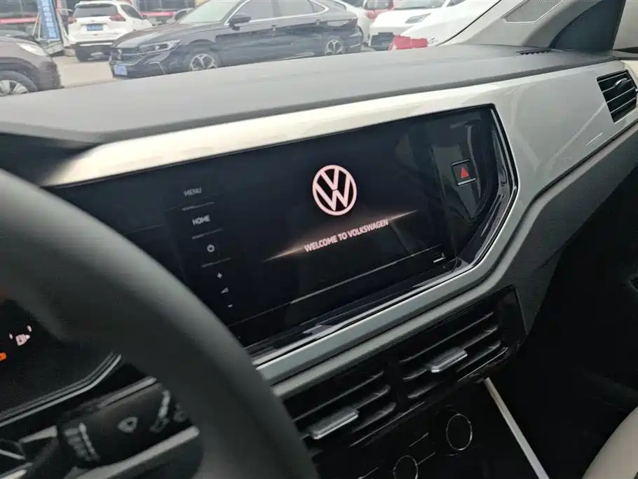 VOLKSWAGEN POLO
