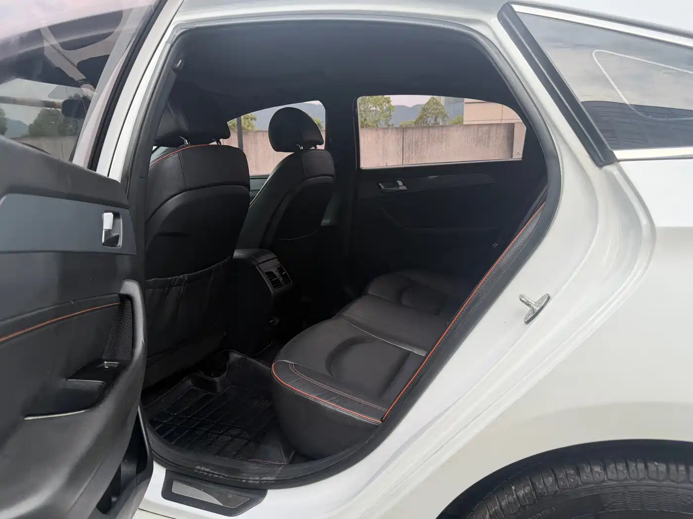 Photo 11 - Hyundai Sonata