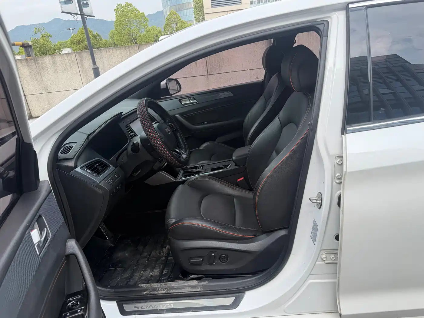 Photo 8 - Hyundai Sonata