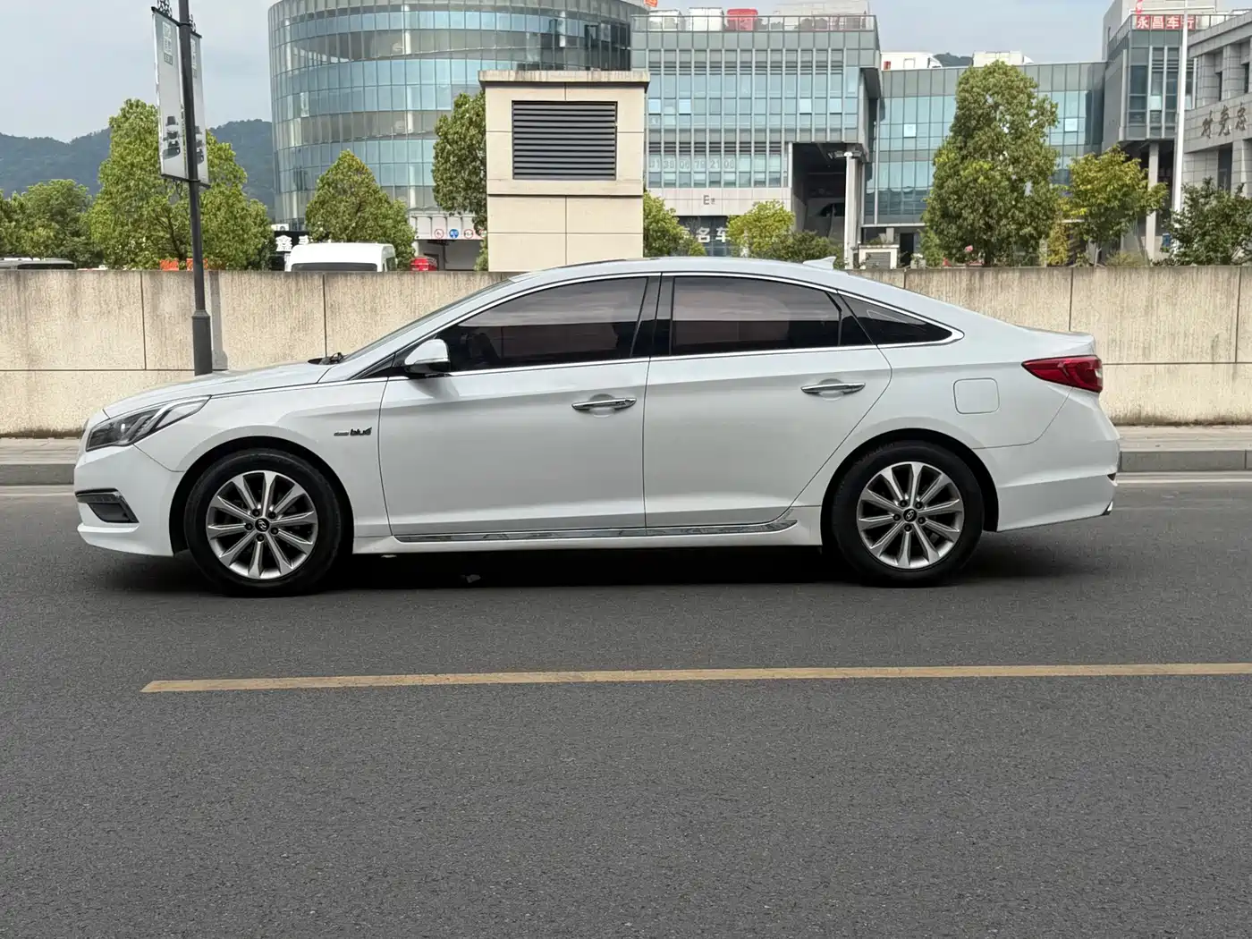 Photo 12 - Hyundai Sonata