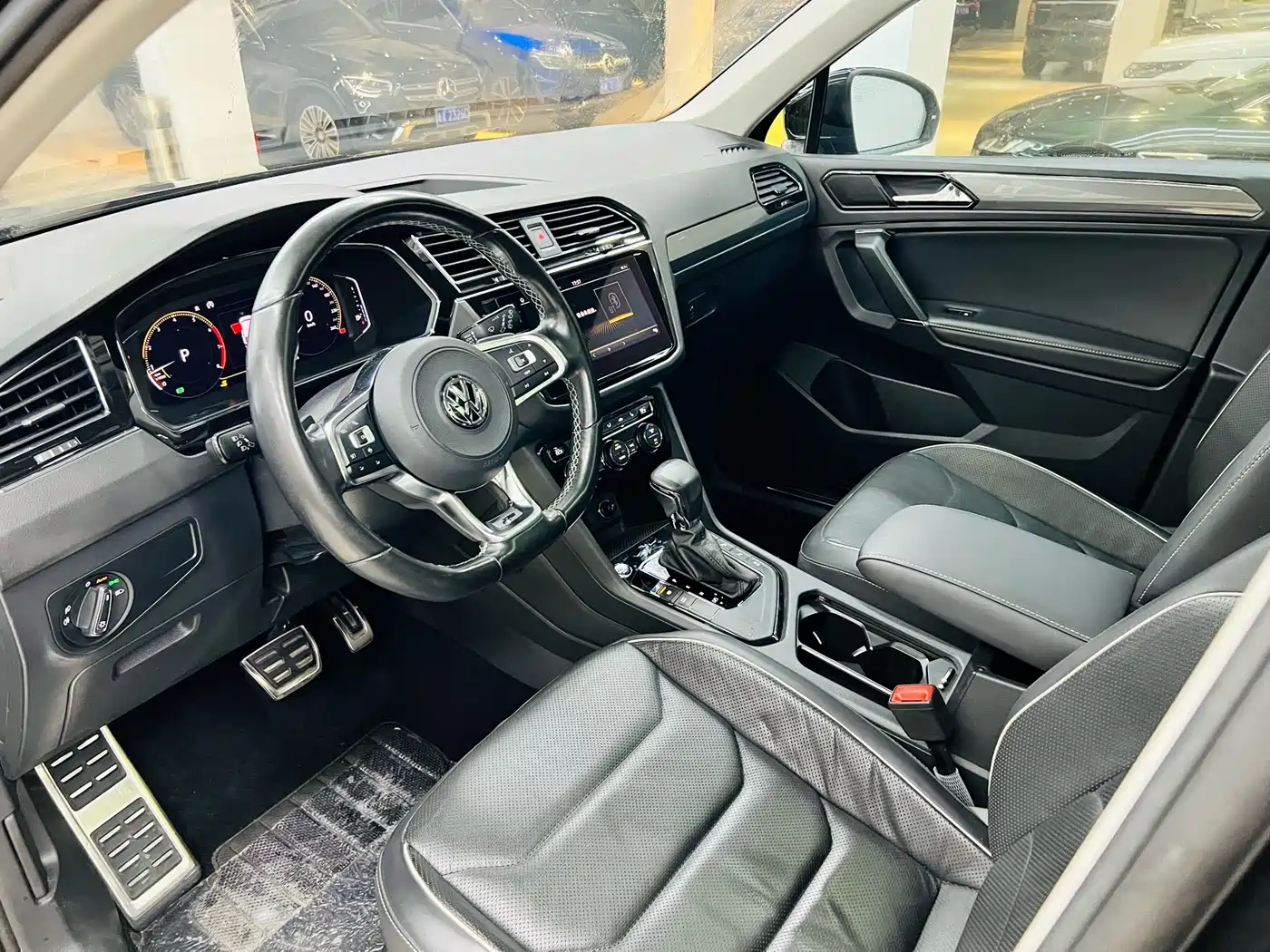 Volkswagen Tiguan L 2019 330TSI Automatic 2WD R-Line Flagship Edition China VI фото 7