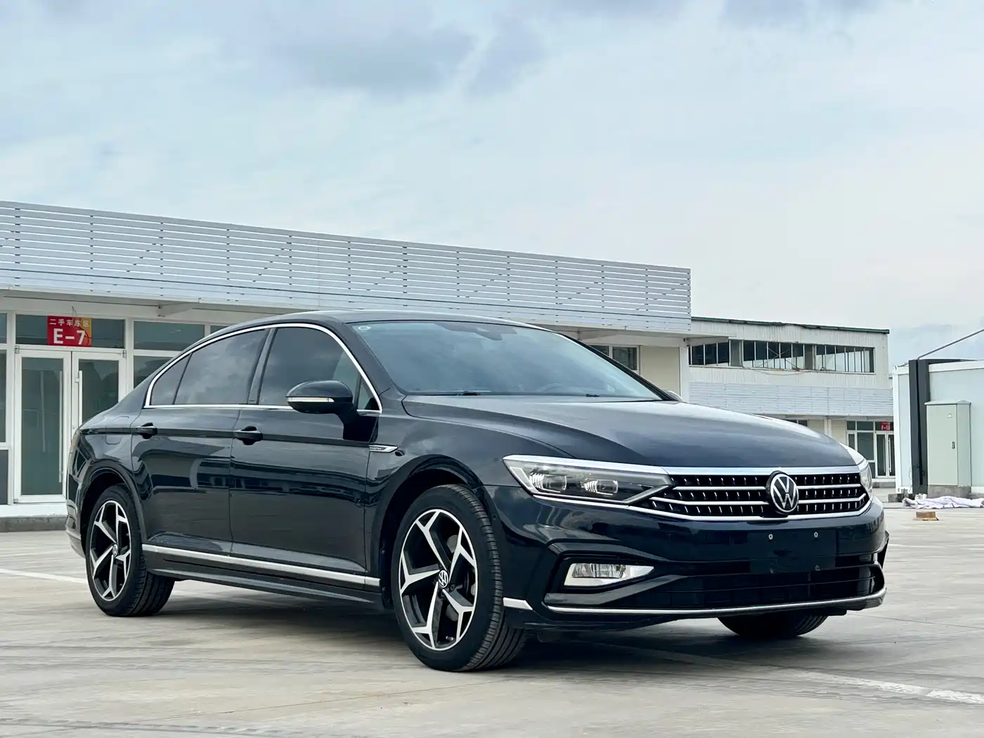 Volkswagen Magotan 2023 Model 2 Million Commemorative Edition 380TSI DSG Flagship фото 3