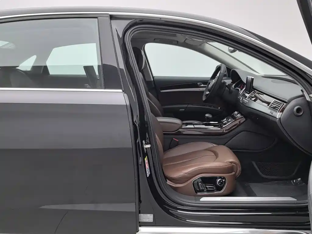 Фото 23 - Audi A8
