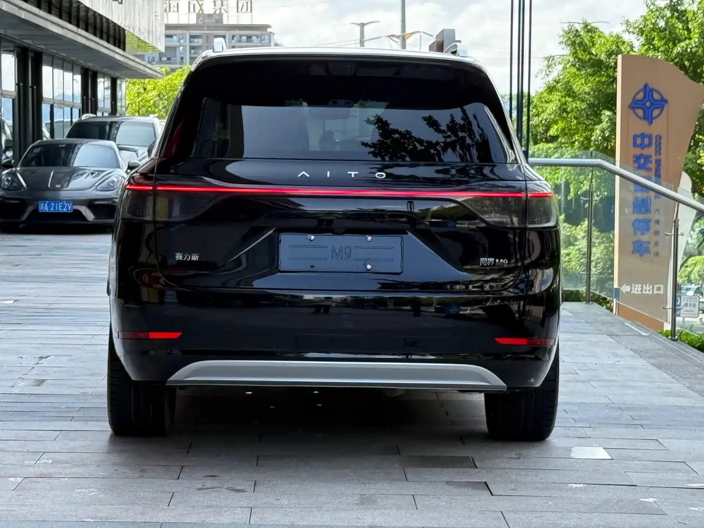 AITO Wenjie AITO M9 2025 Extended Range Ultra 52kWh 6-Seater фото 4
