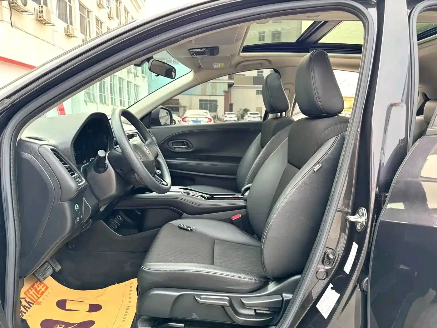 Фото 3 - Honda Vezel