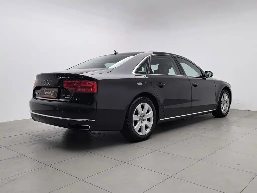 Фото 2 - Audi A8