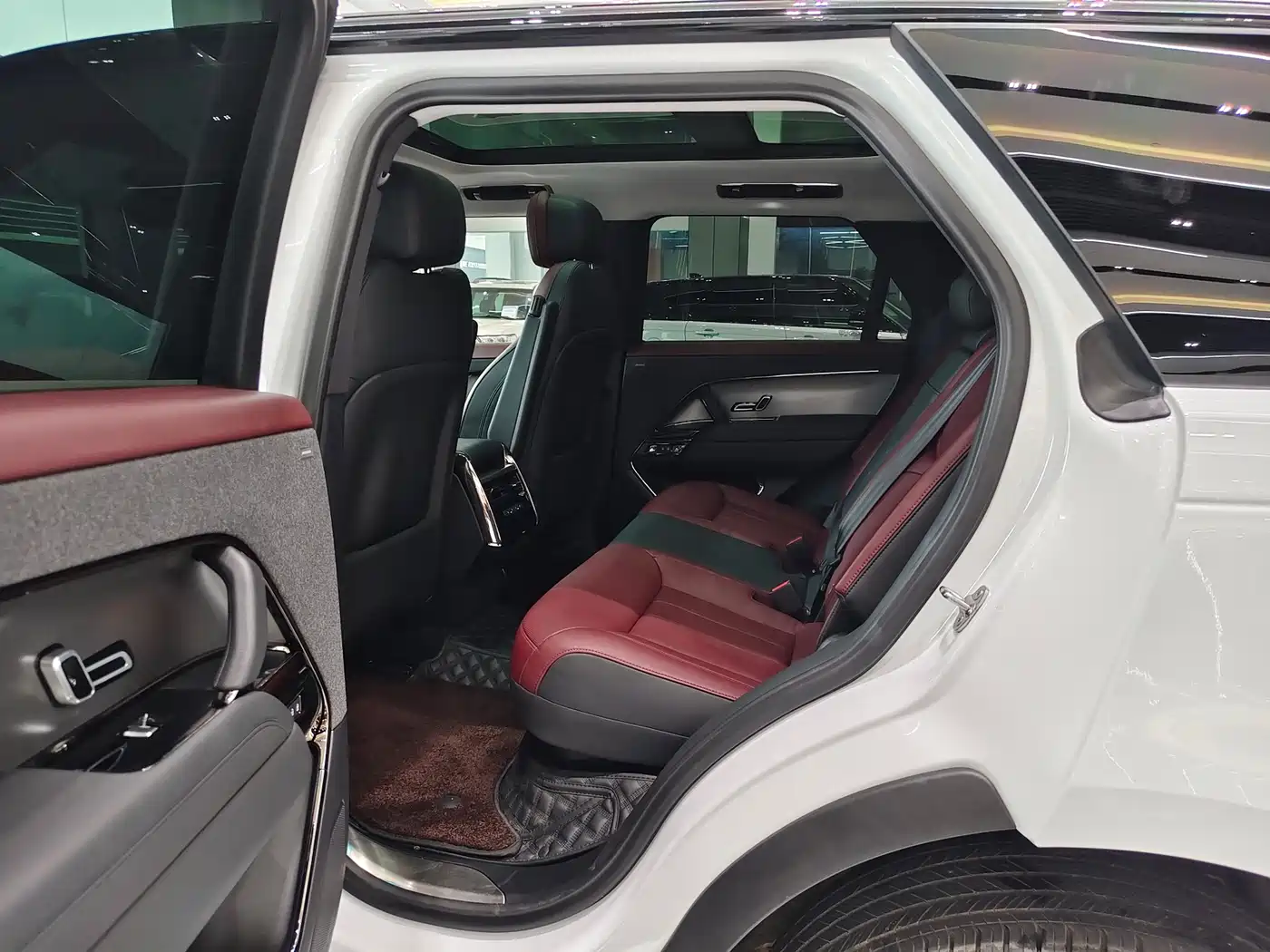 Land Rover Range Rover Sport 2024 400PS Dynamic SE фото 10