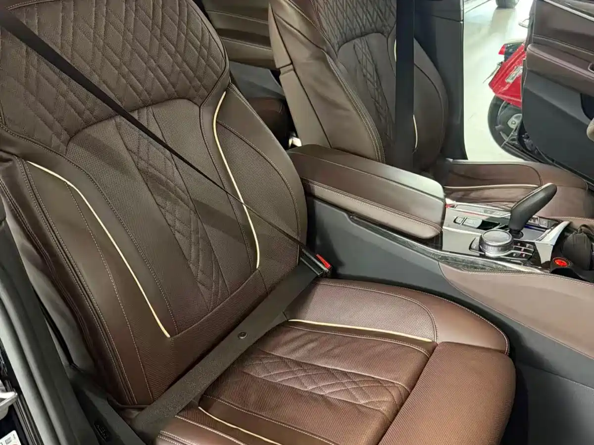 BMW 6 Series GT 2018 640i xDrive M Sport Package фото 15