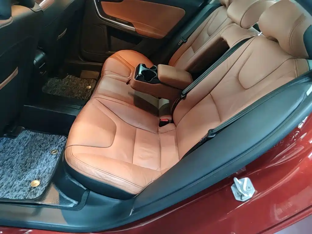 Фото 17 - Volvo S60