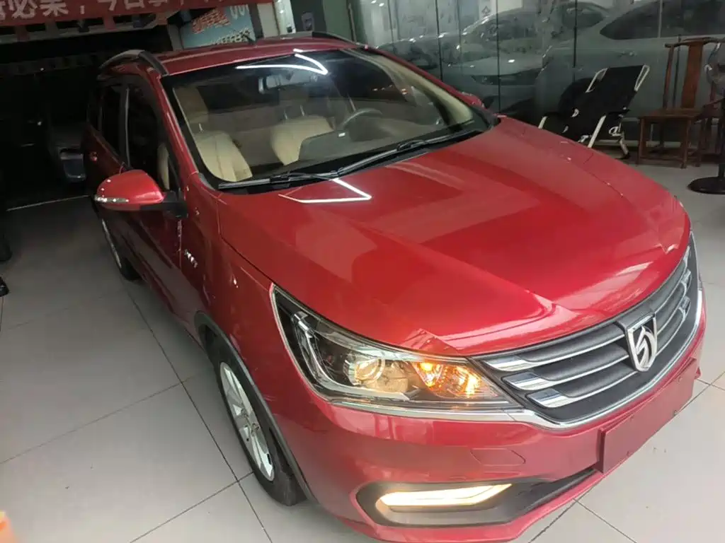 Baojun 310W 2018 2017 1.5L Manual Fashion Edition (China V)