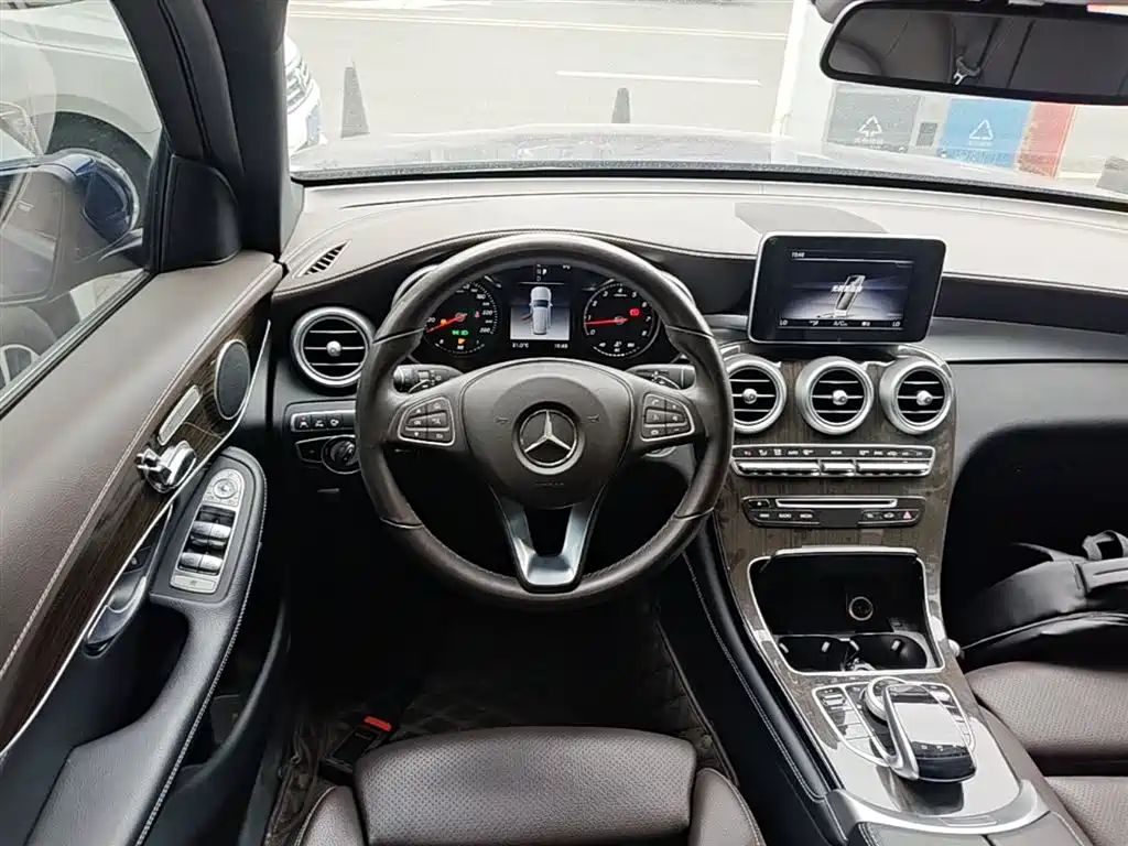 Mercedes-Benz GLC 2018 GLC 260 4MATIC Luxury фото 11