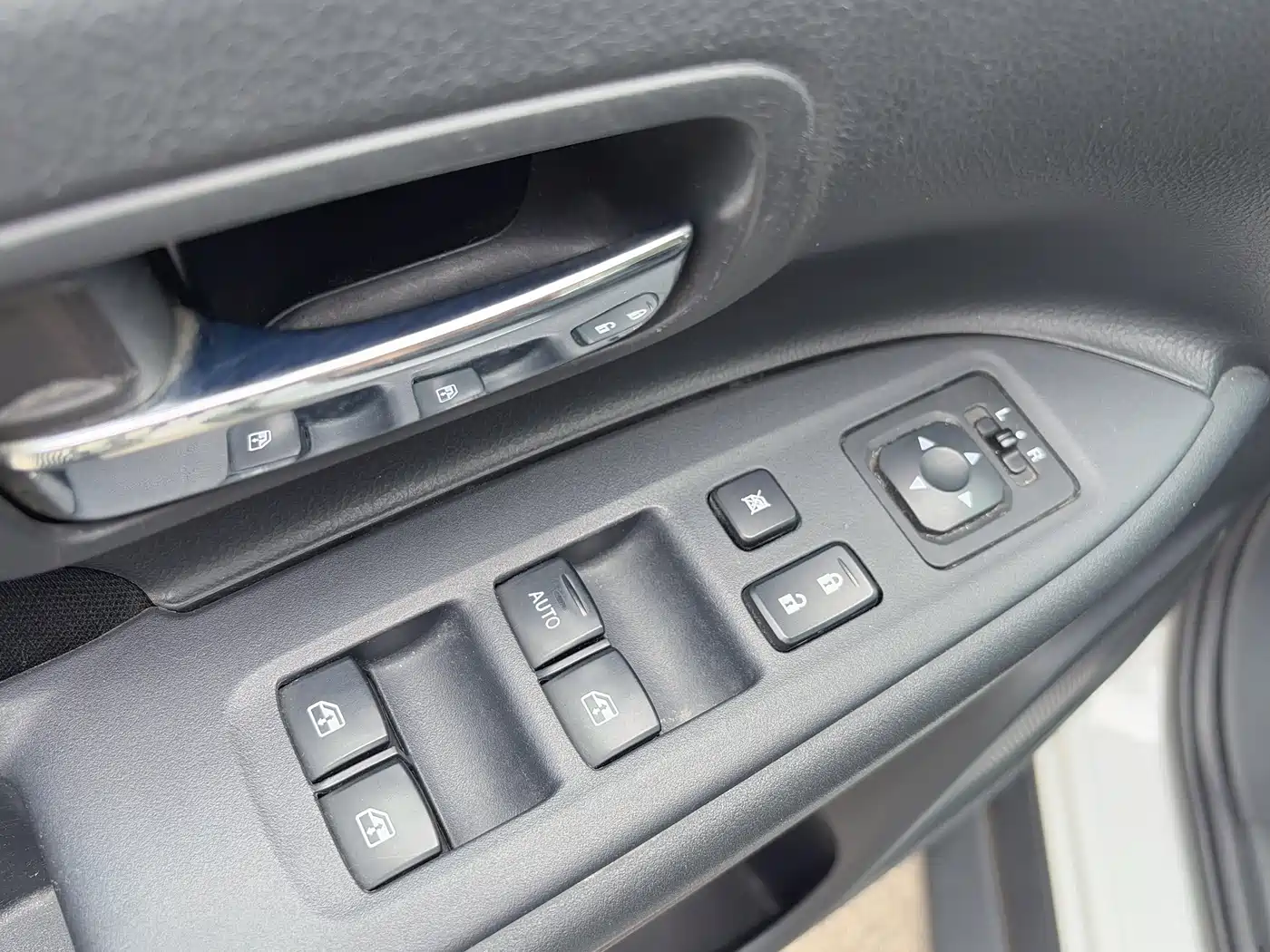 Mitsubishi Outlander 2016 2.0L 2WD Fashion Edition 5-seater фото 6