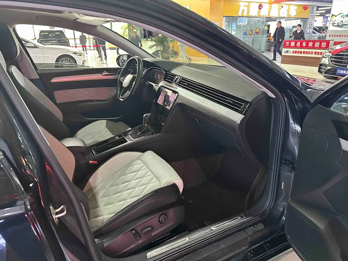 Volkswagen Magotan 2023 Model 2 Million Commemorative Edition 330TSI DSG Luxury фото 14
