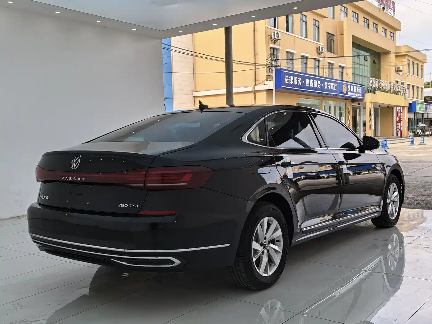 Volkswagen Passat 2023 280TSI Business Edition фото 17