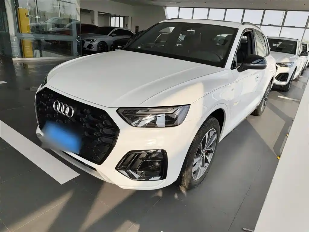 Audi Q5L 2024 Model 40 TFSI Luxury Dynamic