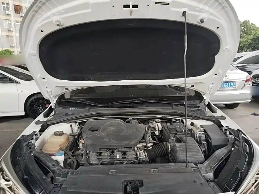 Фото 16 - Roewe i5
