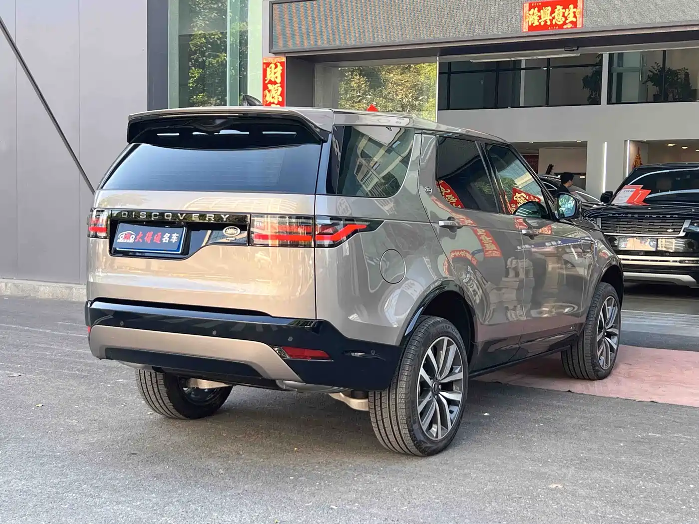 Land Rover Discovery 2021 360PS R-Dynamic SE фото 23