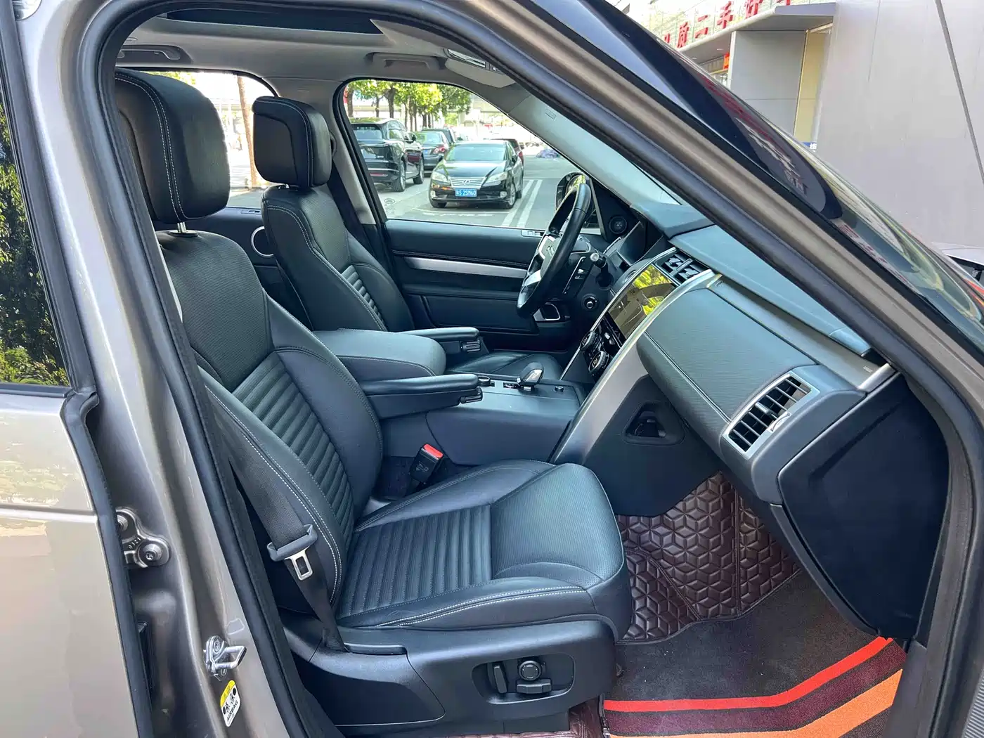 Land Rover Discovery 2021 360PS R-Dynamic SE фото 13