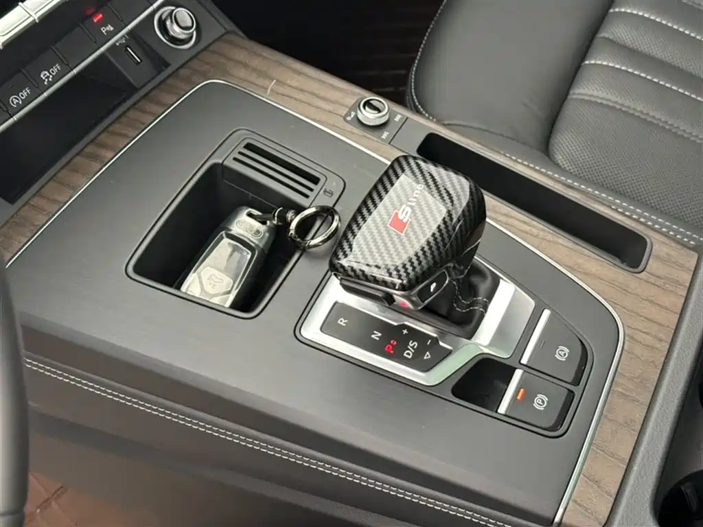 Audi Q5L 2024 Model 40 TFSI Luxury Elegance фото 7